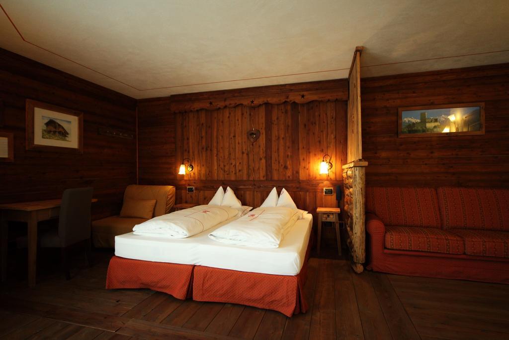 Challand-Saint-Anselme La Torretta Hotel מראה חיצוני תמונה