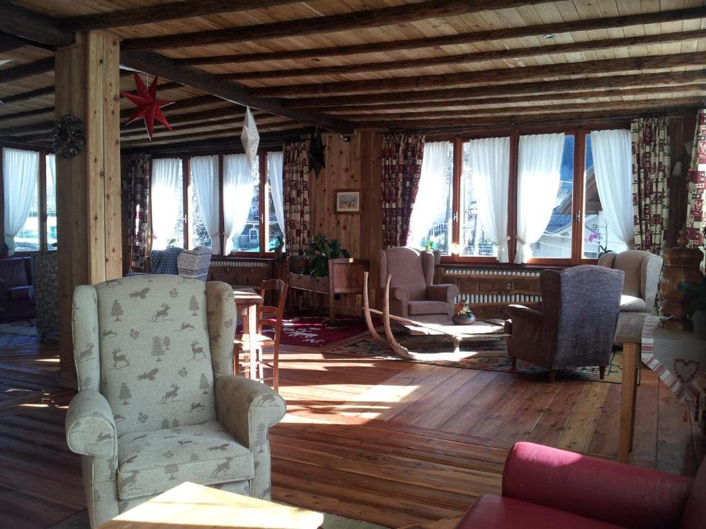 Challand-Saint-Anselme La Torretta Hotel מראה חיצוני תמונה
