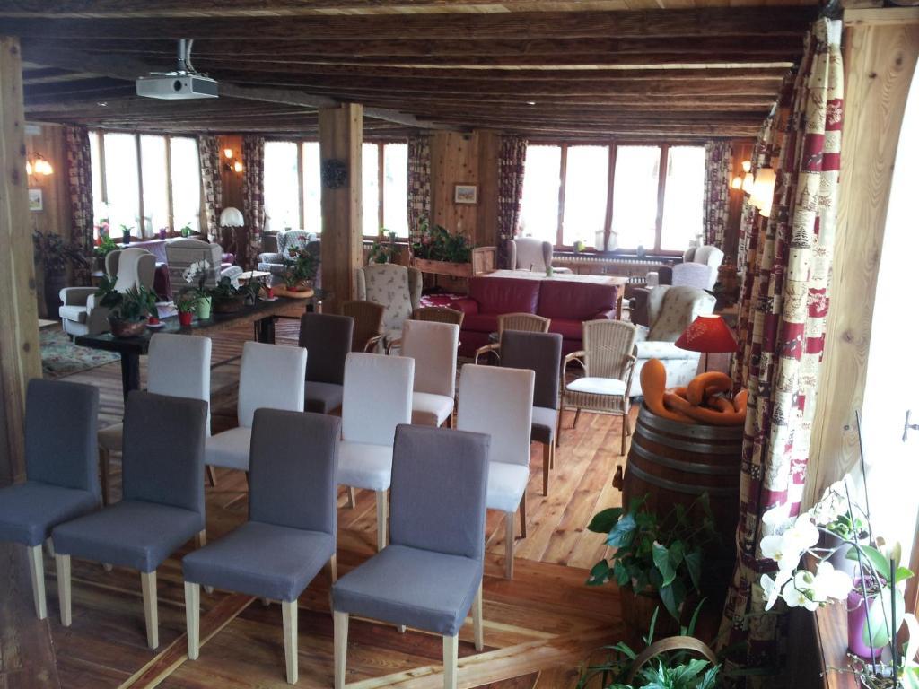 Challand-Saint-Anselme La Torretta Hotel מראה חיצוני תמונה