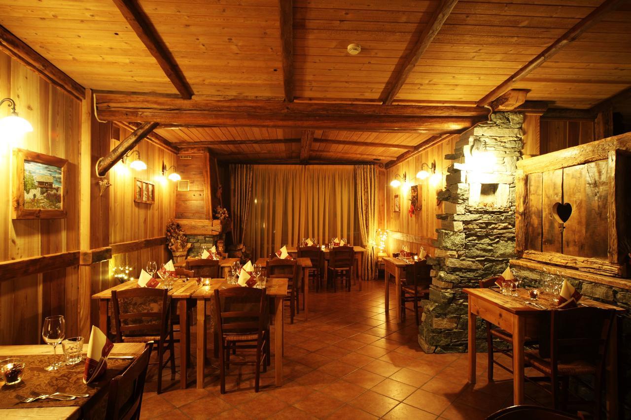 Challand-Saint-Anselme La Torretta Hotel מראה חיצוני תמונה